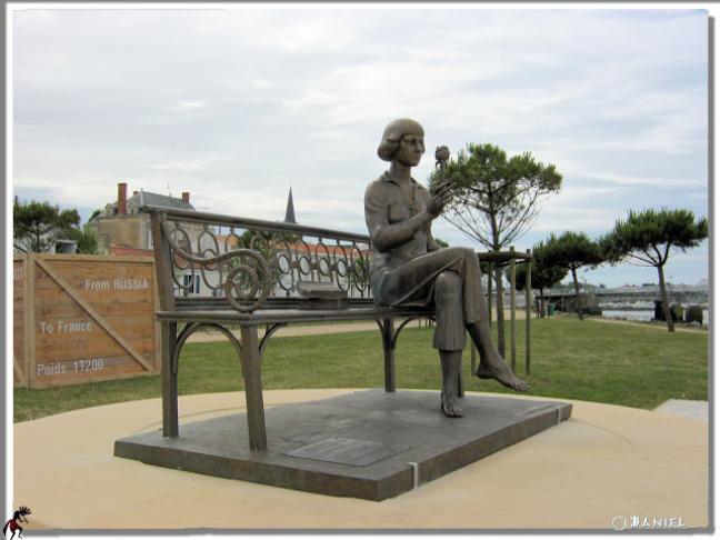 Statue de Marina Tsvetaeva par le sculpteur russe Zourab Tsereteli